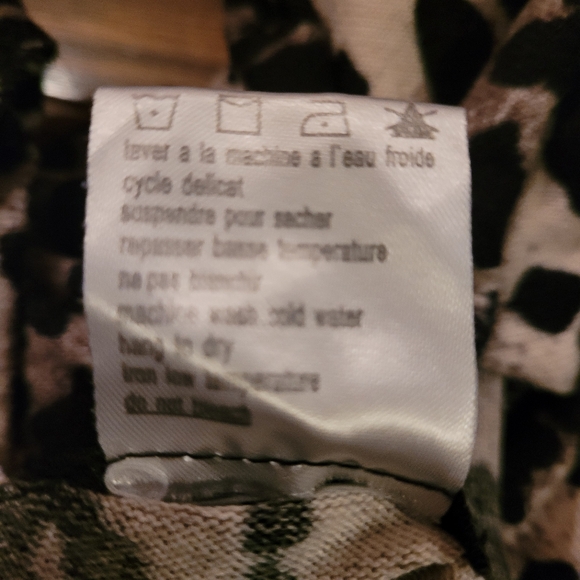 Animal print top with faux belt. - Picture 5 of 6